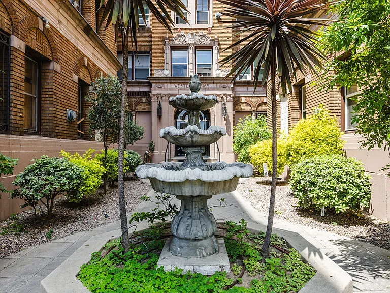 Urban Living at its Best — Photo 16
