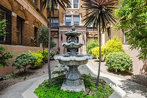 Urban Living at its Best Photo 1