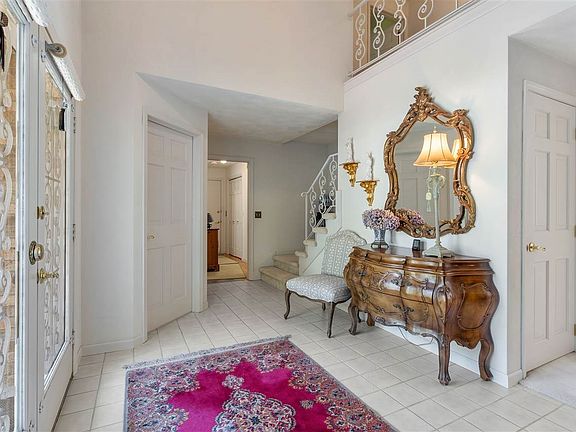 4th image of 119 Old Orchard Ln