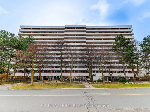 1 Royal Orchard Blvd #1107, Markham, ON L3T 3C2