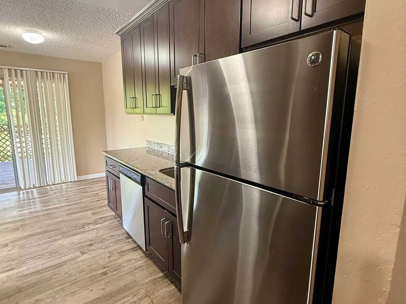 2 bed, 900 sqft, $2,700 — Photo 2