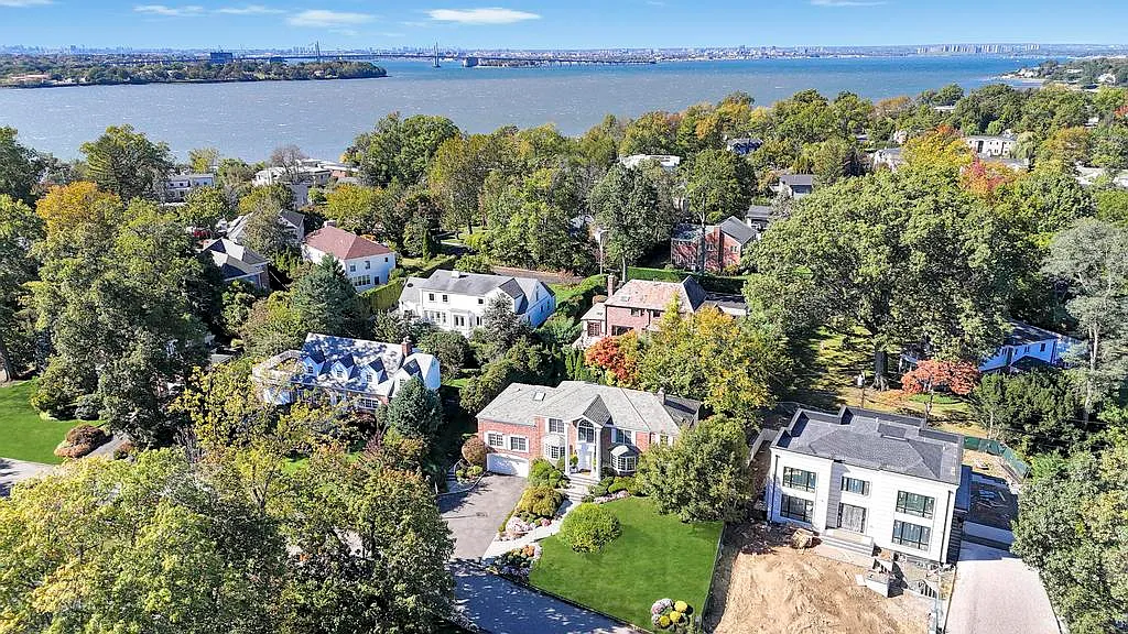 Building Photo - 22 Bayside Dr
