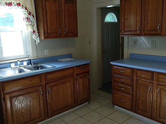 5th image of 1128 Union St