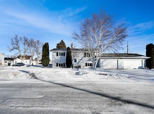 312 11th Ave W, Williston, ND 58801