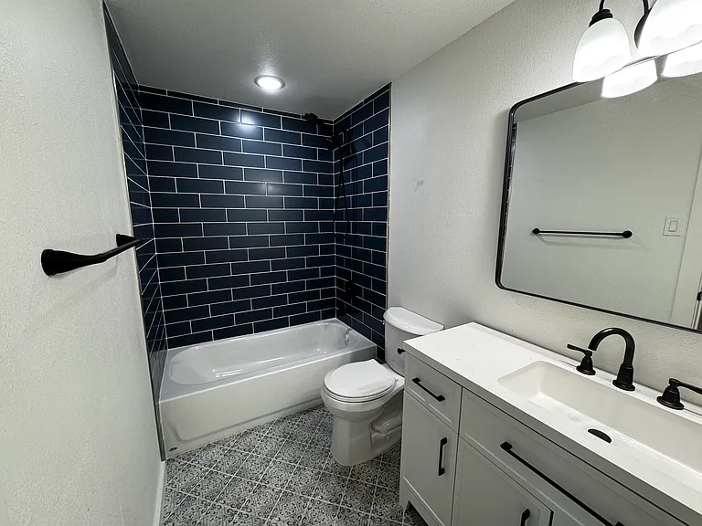 4627 Capitol Ave — Photo 5