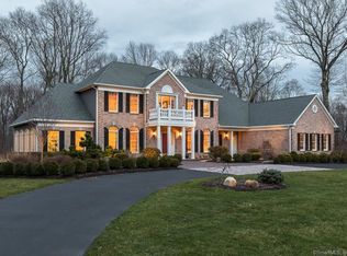 5 Lois Dr, Woodbridge, CT 06525