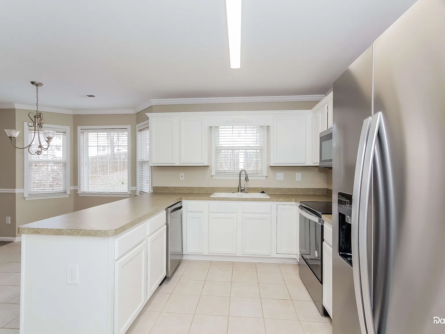4 bed, 2.5 bath, 2342 sqft, $2,275 — Photo 3