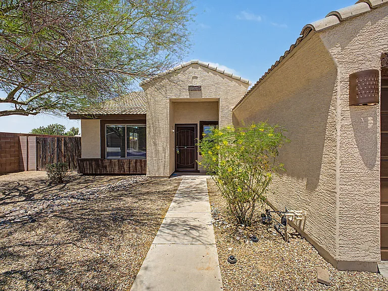 15652 W Durango St — Photo 4
