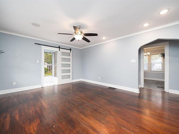 4th image of 3414 Daviess St