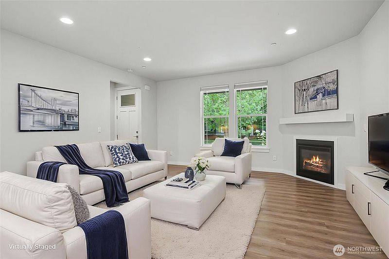 3rd image of 4246 Maple Street SE