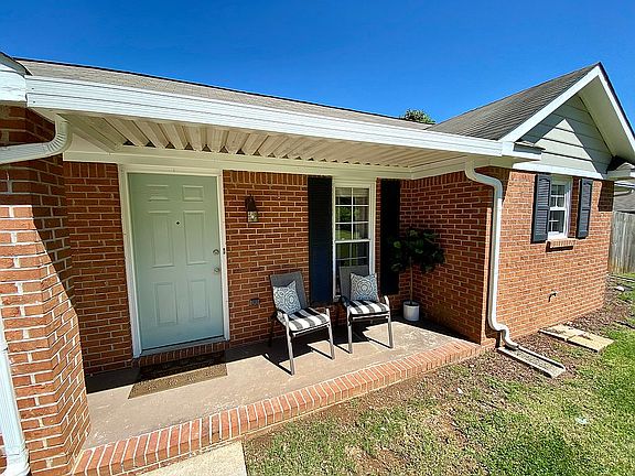 3rd image of 12005 Seasons Ct SE