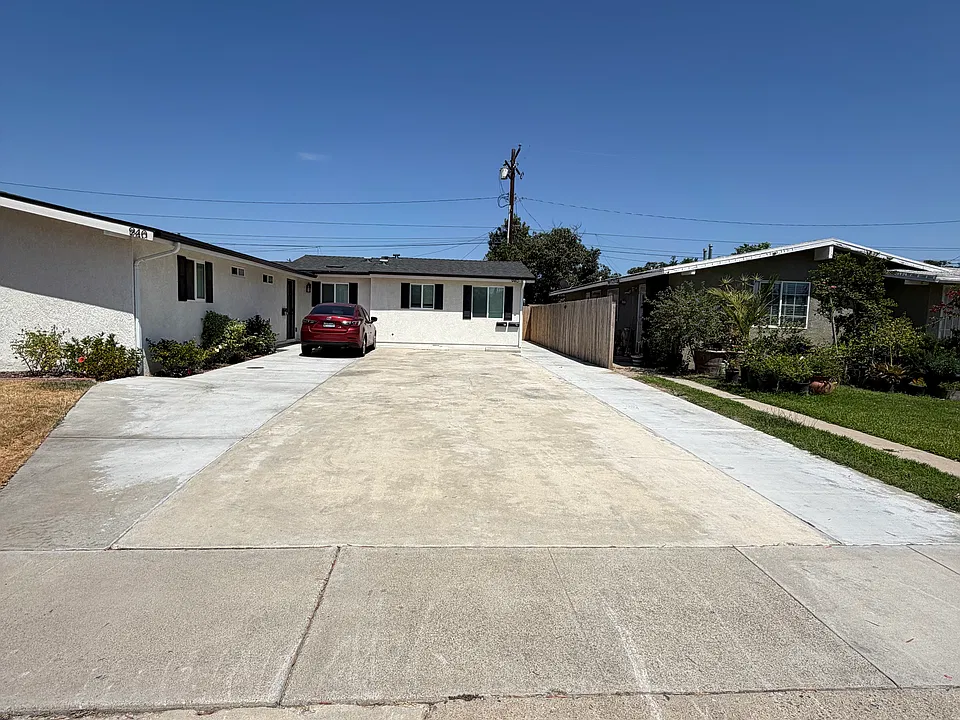 940 N Gdn