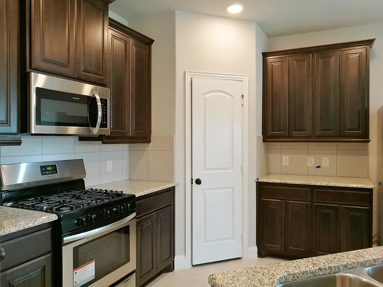2816 Winchester Ave — Photo 4