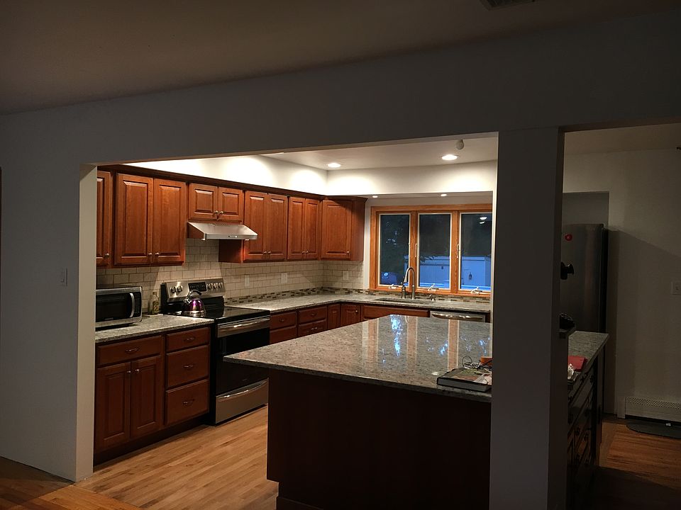 1st image of 206 Glenwood Ln