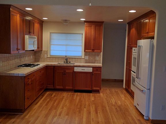 5th image of 701 Riverview Dr