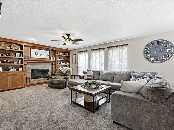 3rd image of 419 Rockvalley Dr SW