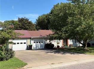 501 Eastwood Rd, Harrisonville, MO 64701