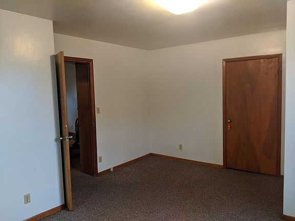 5th image of 25 E Broadway Ave