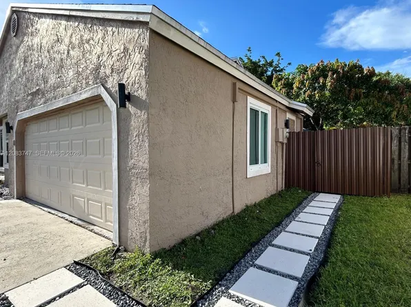 13431 SW 9th Pl #1, Fort Lauderdale, FL 33325
