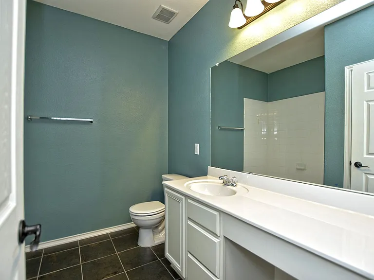 2717 Claremont Ct — Photo 24