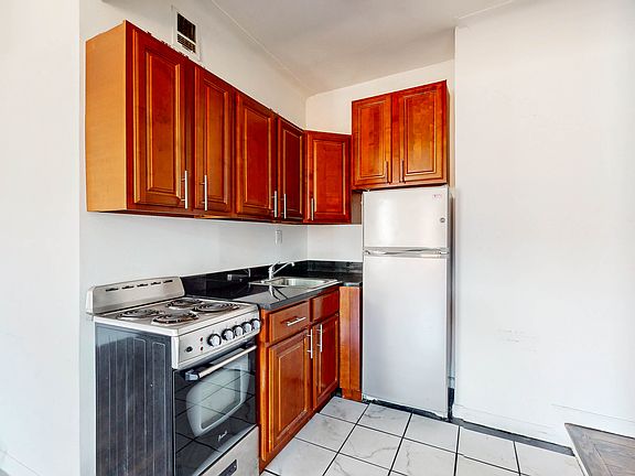 2nd image of 201 Sullivan St APT 2B