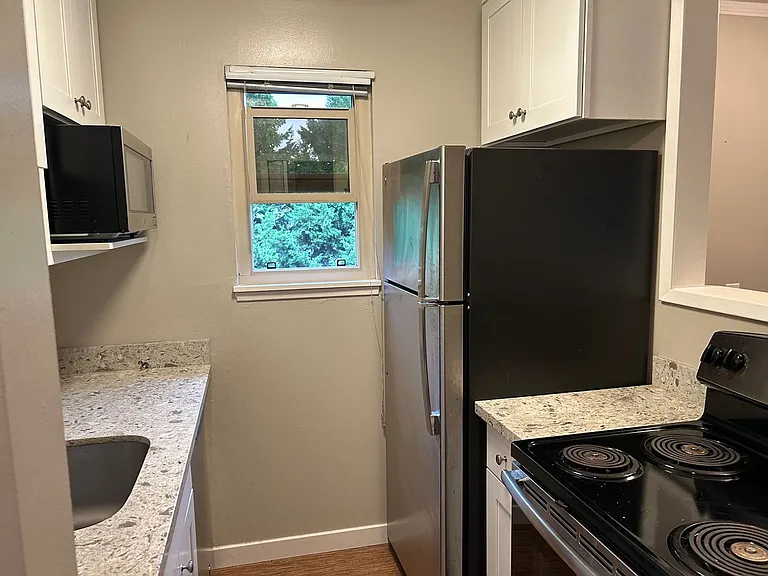 831 W Nickerson St — Photo 10