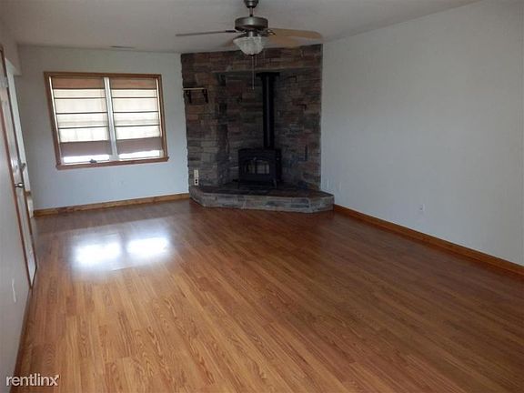129 Hunt Dr. living rm