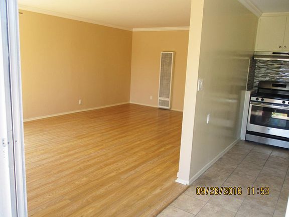 Living Room (2)