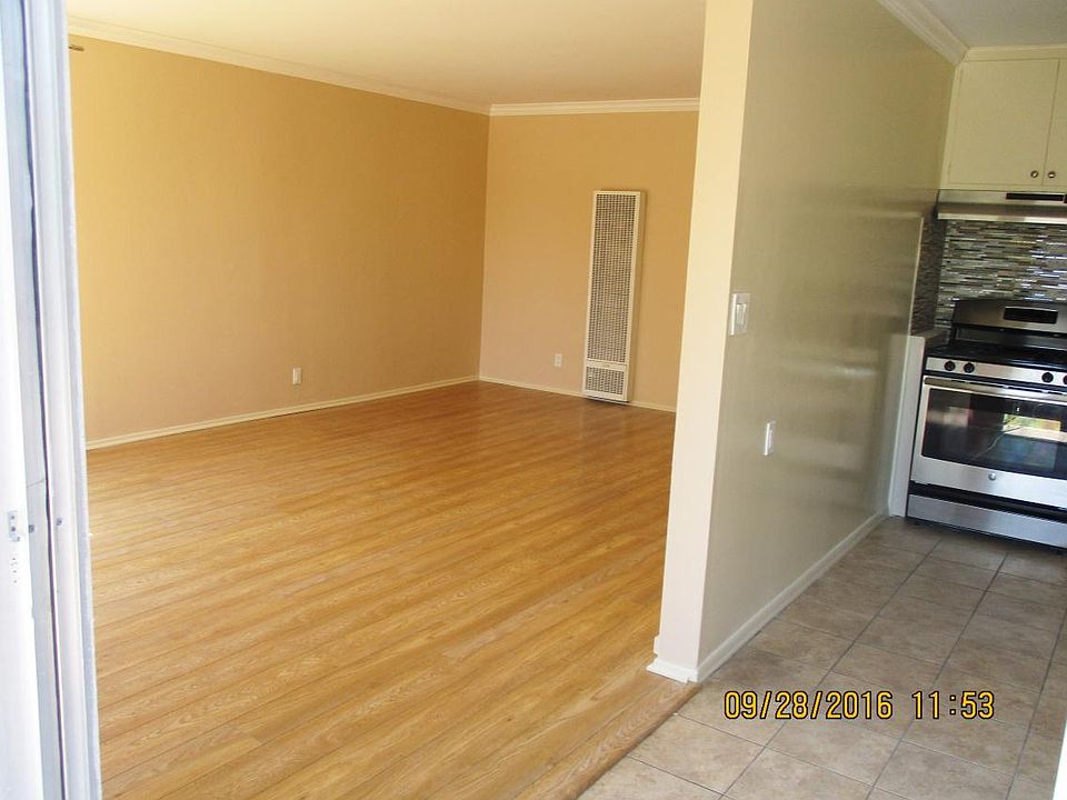 Living Room (2)