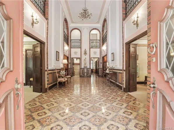 60 Meredith Lane, Stamford, CT 06903