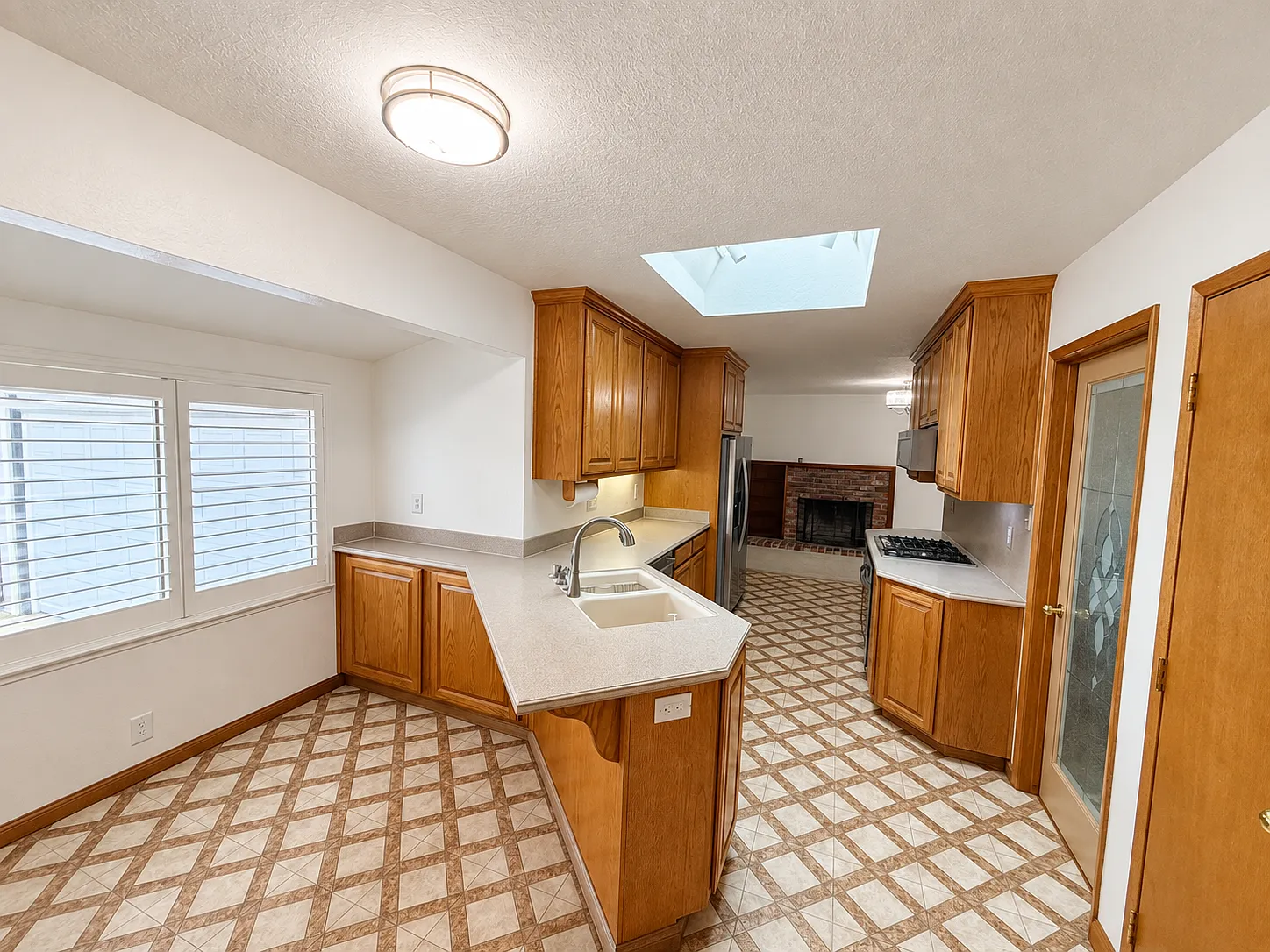 4 bed, 2024 sqft, $5,000 — Photo 3