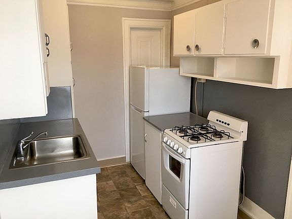 3rd image of 547 Cherry St SE #7B