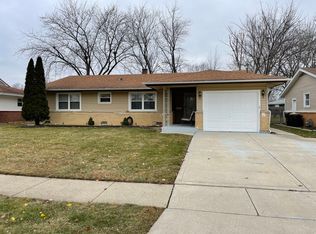 28 Wildwood Rd, Elk Grove Village, IL 60007