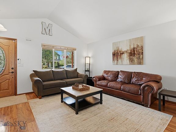 4th image of 681 Green Tree Dr
