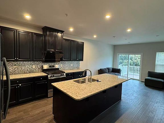 3rd image of 161 Mulberry Dr