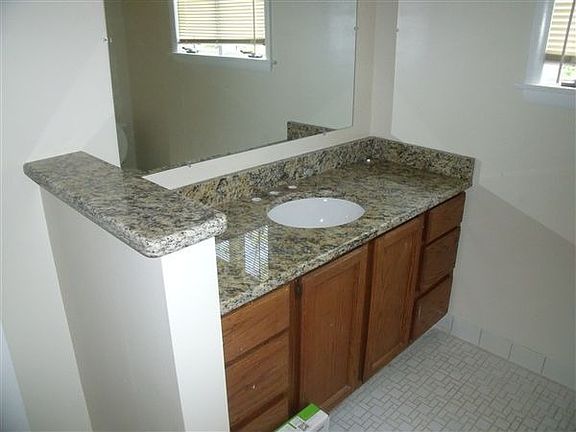 1st flr bath