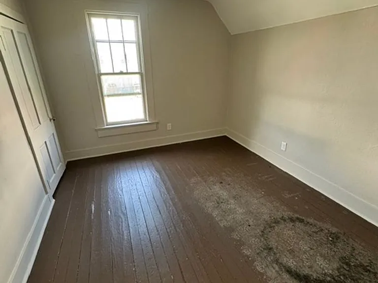 704 Davis St — Photo 10