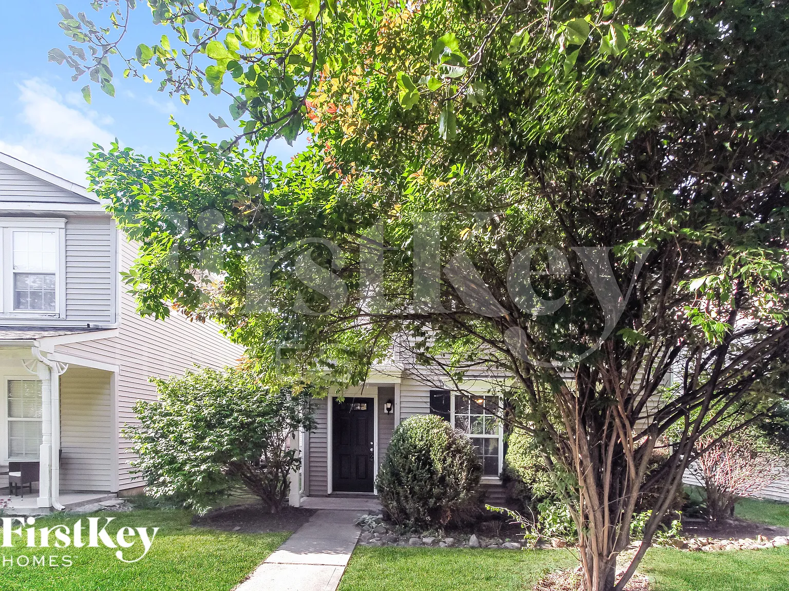 3 bed, 2.0 bath, 1906 sqft, $2,070 — Photo 1