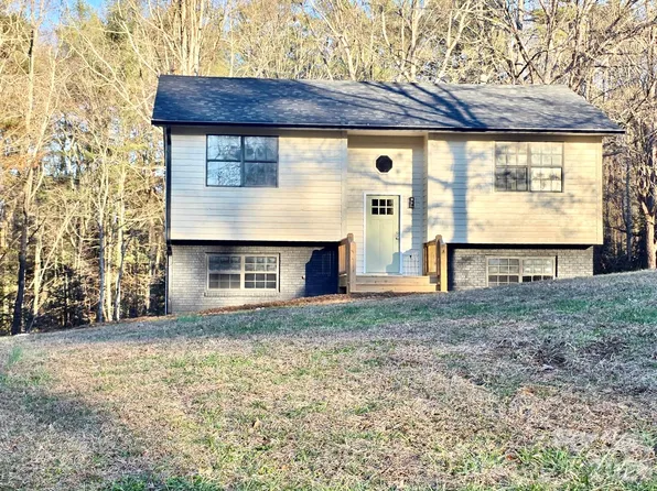 78 Saint Charles Ct, Hickory, NC 28601