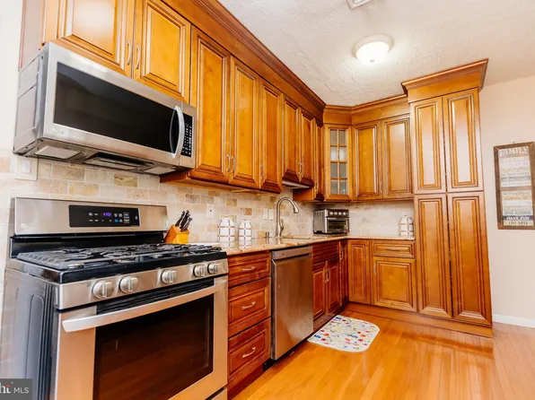 9226 Ditman St, Philadelphia, PA 19114