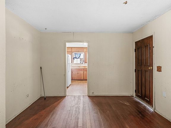 2nd image of 601 Dubois St