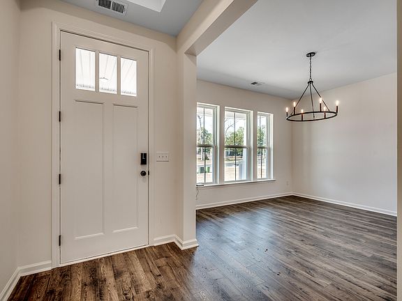 2nd image of 75 Barrie Ct
