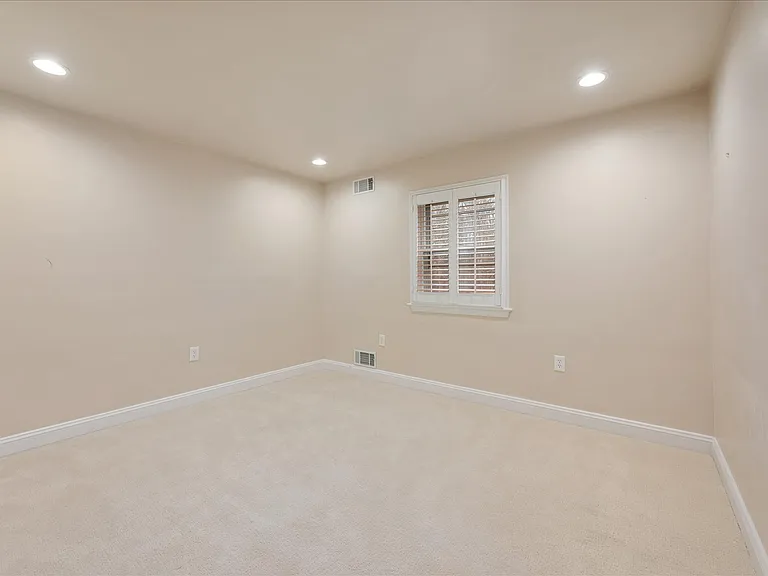 9036 Jeffery Rd — Photo 37