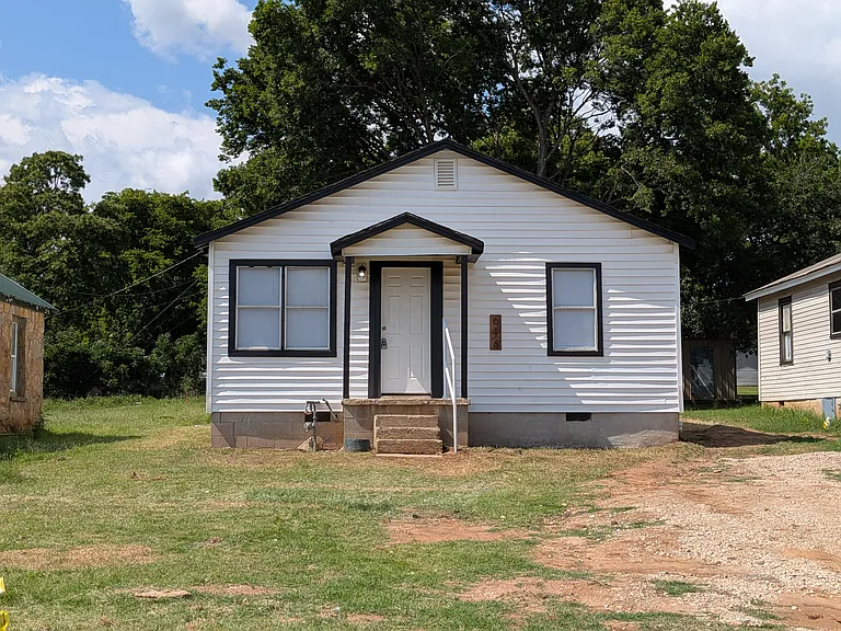 616 W Oklahoma Ave — Photo 2