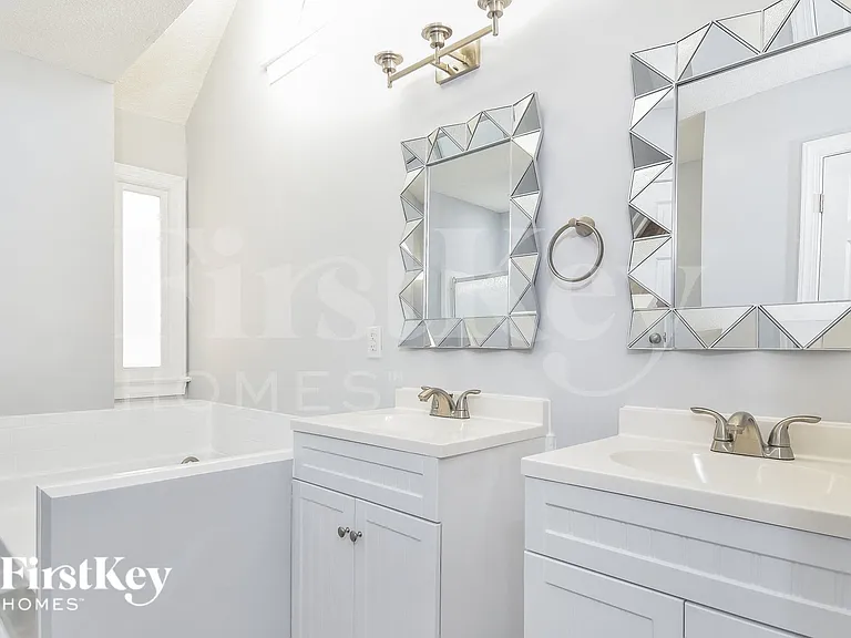 5620 Poplar Hill Ct — Photo 9