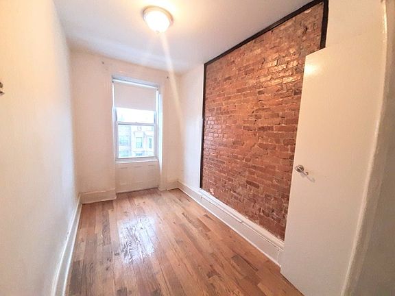 4th image of 522 Putnam Ave APT 3R