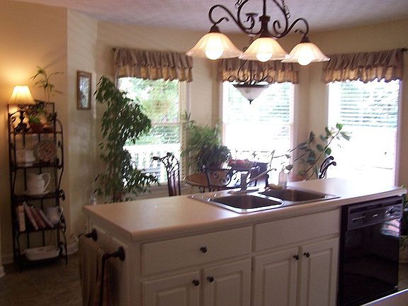 Eat-in Kitchen w/ Island and loads of cabinets