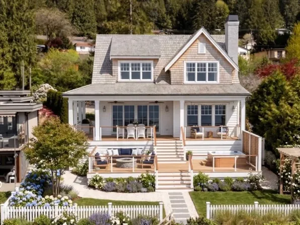 668 Alderside Rd, Pt Moody, BC V3H 3A5