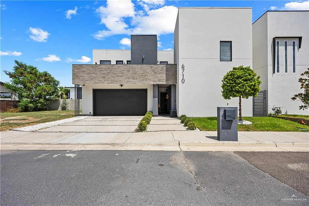 4 bed, 2.5 bath, 2507 sqft, $3,100 — Photo 1