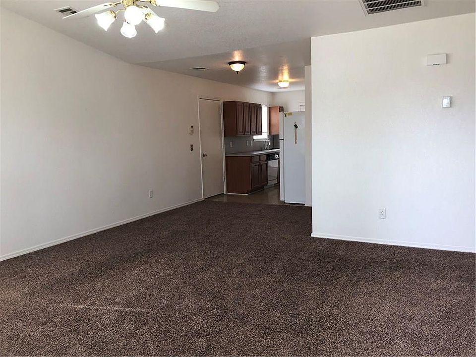 1st image of 425 English Elm Ln